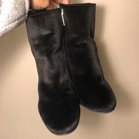 black heeled booties - Picture 3 of 4